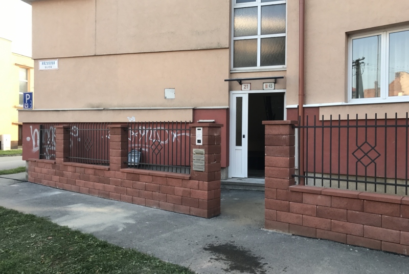 Nadstavba a oplotenie bytového domu Rázusova Nadstavba a oplotenie bytového domu Rázusova