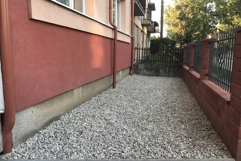 Nadstavba a oplotenie bytového domu Rázusova