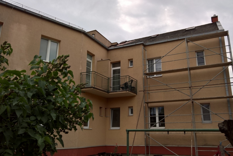 Nadstavba a oplotenie bytového domu Rázusova