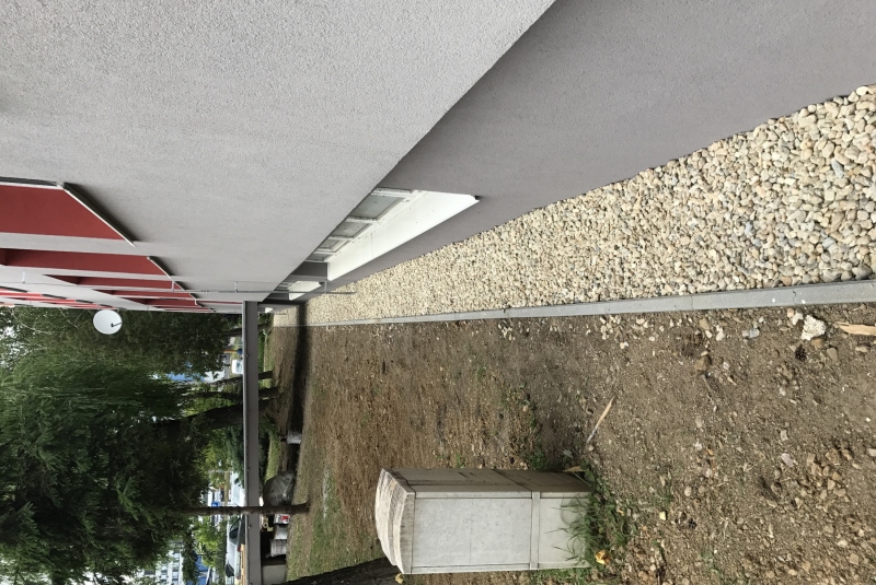 Okapové chodníky okolo bytových domov Okapové chodníky okolo bytových domov