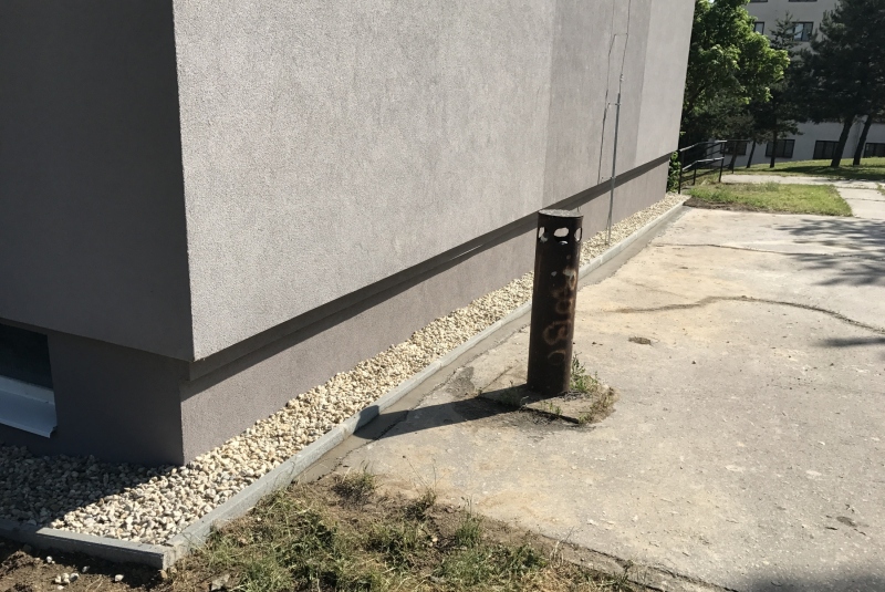 Okapové chodníky okolo bytových domov Okapové chodníky okolo bytových domov