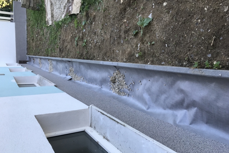 Okapové chodníky okolo bytových domov Okapové chodníky okolo bytových domov