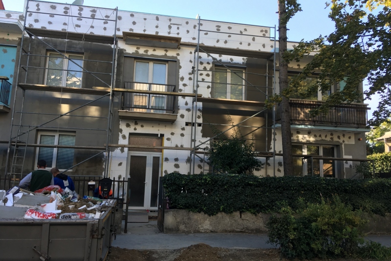 Rekonštrukcia fasády bytového domu Rázusova Rekonštrukcia fasády bytového domu Rázusova