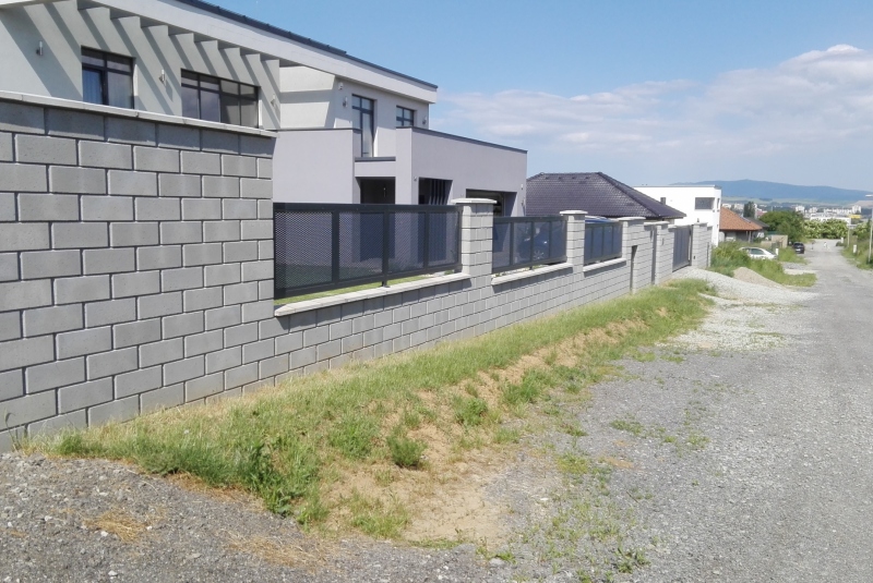 Rodinný dom a teréne úpravy Barca, Berzeviczyho Rodinný dom a teréne úpravy Barca, Berzeviczyho