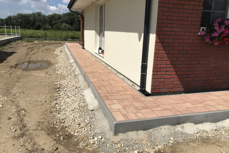 Zhotovenie zámkovej dlažby a teréne úpravy rodinný dom Krásna nad Hornádom