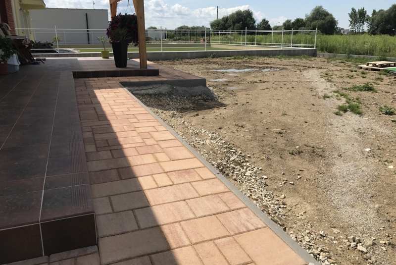 Zhotovenie zámkovej dlažby a teréne úpravy rodinný dom Krásna nad Hornádom