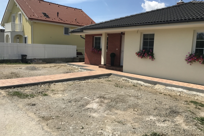 Zhotovenie zámkovej dlažby a teréne úpravy rodinný dom Krásna nad Hornádom