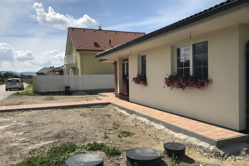 Zhotovenie zámkovej dlažby a teréne úpravy rodinný dom Krásna nad Hornádom