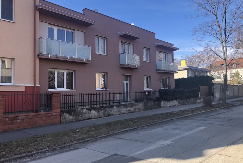 Rekonštrukcia fasády bytového domu Rázusova Rekonštrukcia fasády bytového domu Rázusova