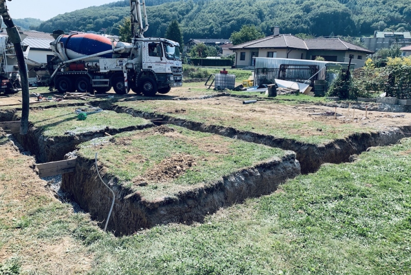 Stavba základov Novostavba rodinného domu Sokoľ 2019 Novostavba rodinného domu Sokoľ 2019