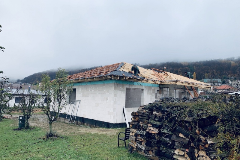 Stavba strechy Novostavba rodinného domu Sokoľ 2019 Novostavba rodinného domu Sokoľ 2019