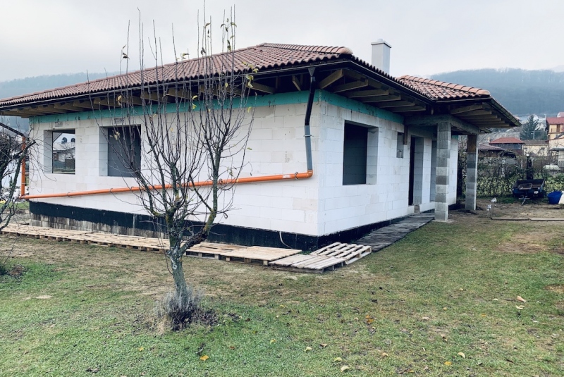 Stavba strechy Novostavba rodinného domu Sokoľ 2019 Novostavba rodinného domu Sokoľ 2019